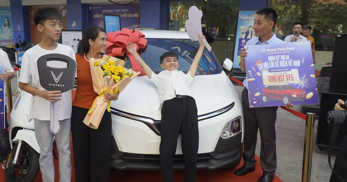 Nelayan di Quang Tri Menang Mobil Listrik Usai Daftar Paket Data 5.000 VND per Hari, Sempat Mengira Penipuan