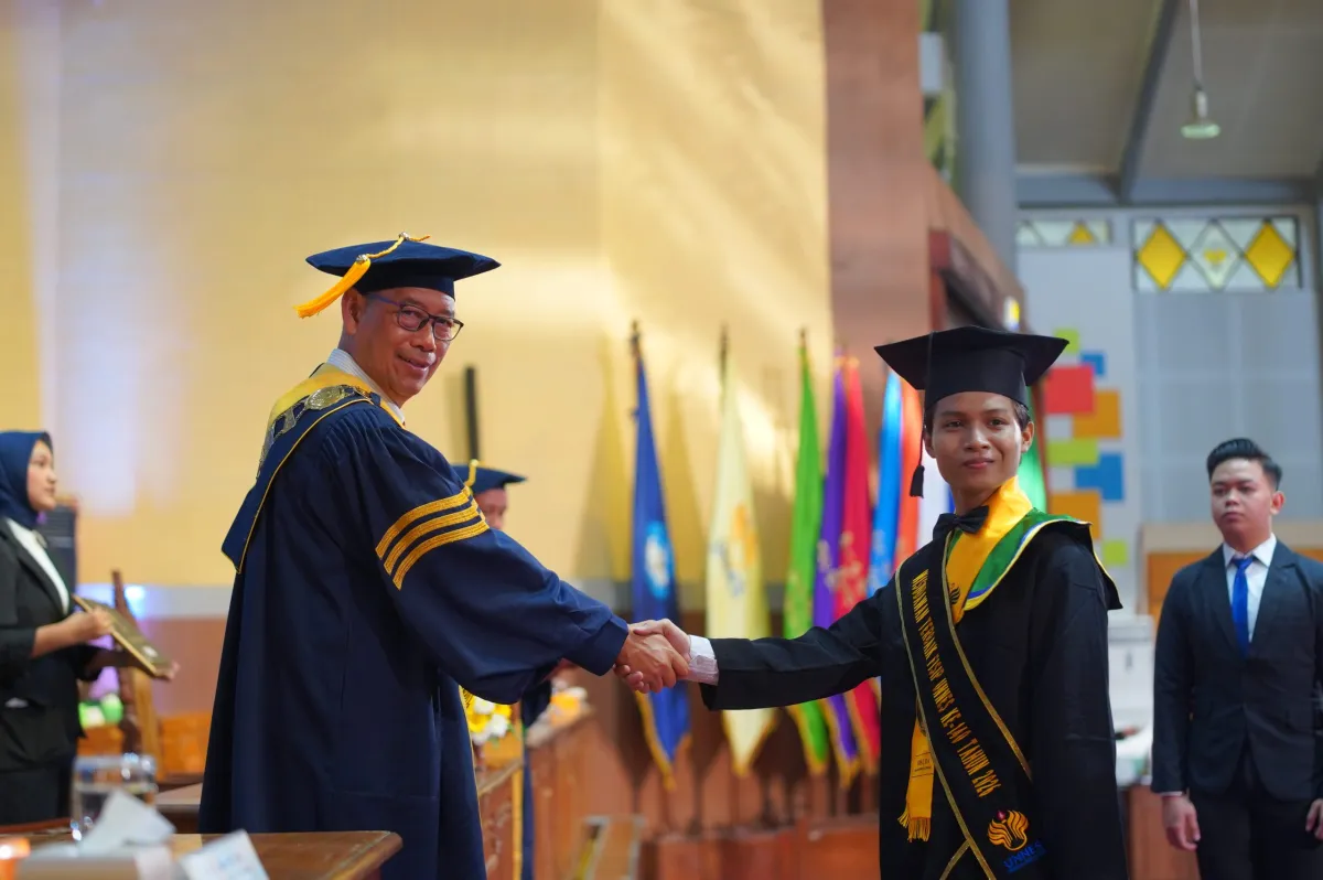 Muhammad Irfan Setiawan Jadi Lulusan Terbaik FISIP UNNES pada Wisuda ke-140 dengan IPK 3,96