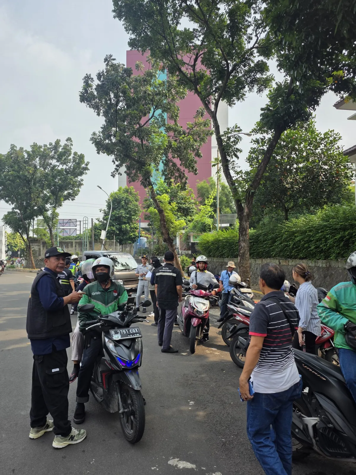 Bapenda Banten Gelar Razia Pajak Kendaraan Serentak, Manfaatkan Aplikasi Simpator untuk Pendataan