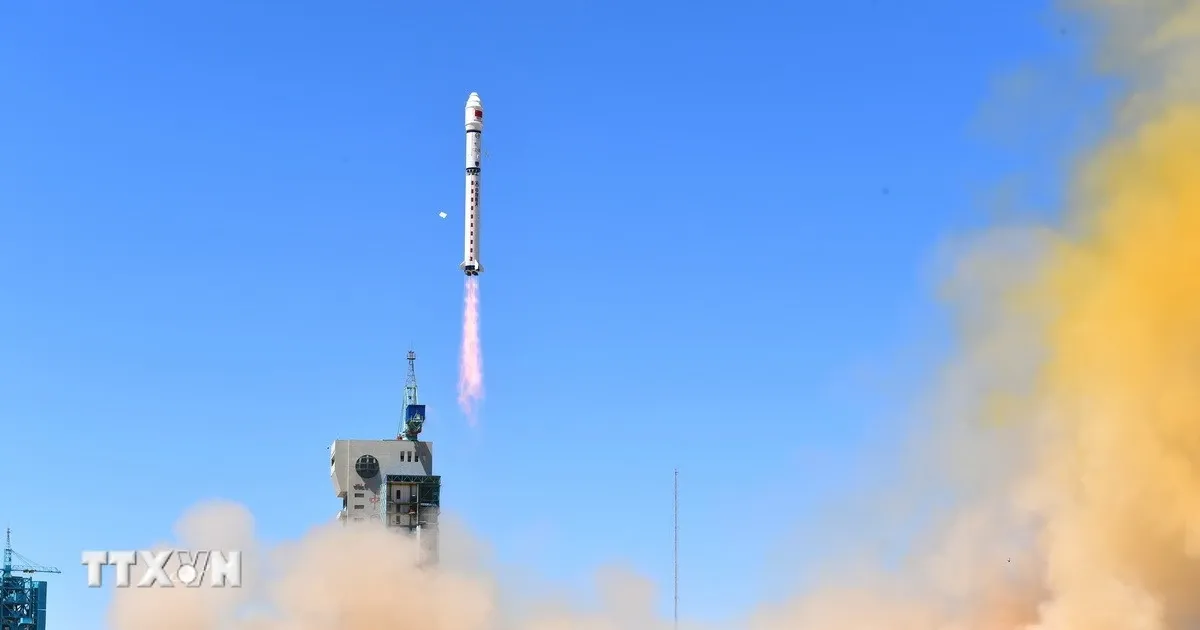 Tiongkok Luncurkan Satelit Uji Coba untuk Teknologi Internet Baru