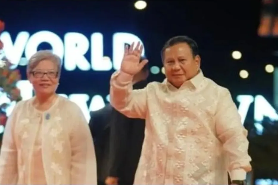 Prabowo Kenakan Barong Tagalog Bermotif Batik pada Gala Dinner KTT ASEAN ke-48 di Filipina