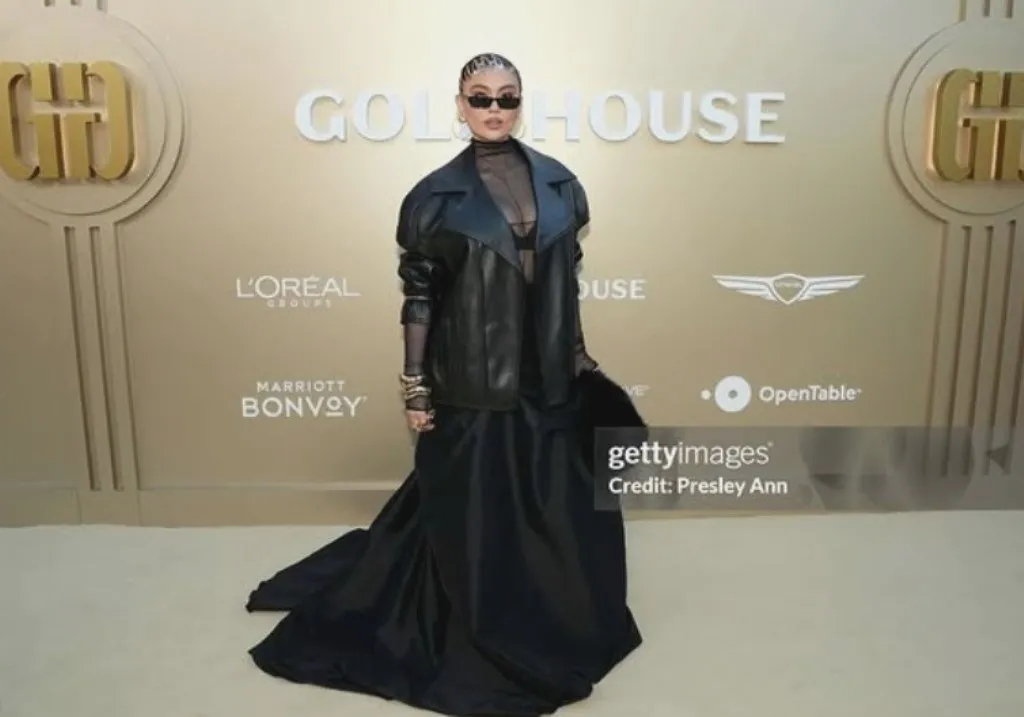 Agnez Mo Tampil Serba Hitam di Gold Gala 2026, Padukan Jaket Kulit Oversized hingga Rok Berekornya