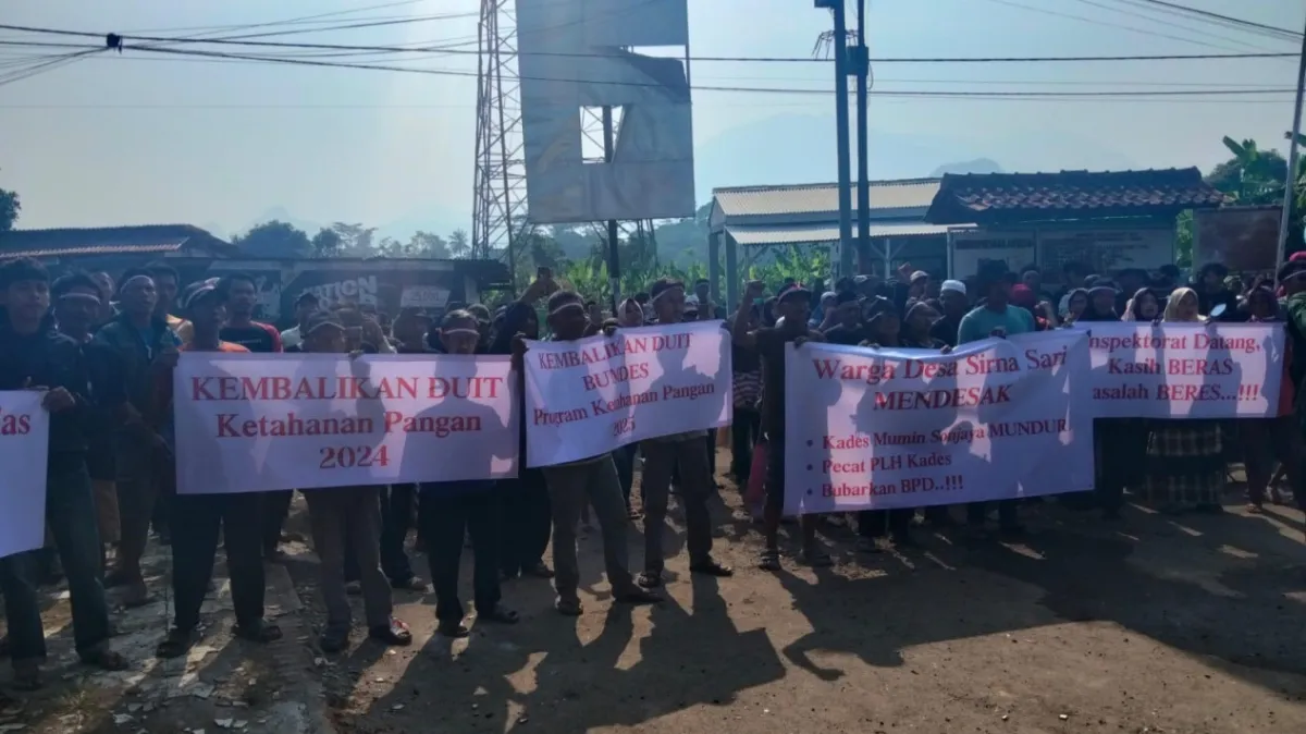 Warga Desa Sirnasari Gelar Aksi Damai, Tuntut Transparansi Dana Desa dan BUMDes