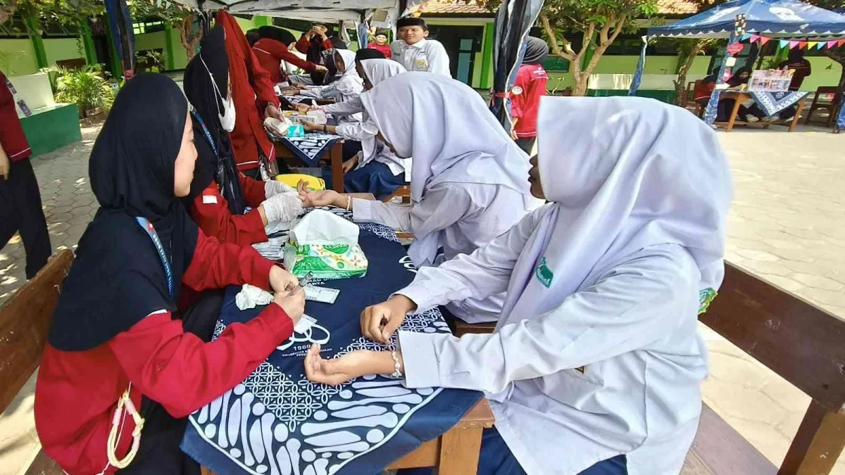 Ratusan Siswa MTsN 2 Bantul Antusias Ikuti Pemeriksaan Kesehatan Gratis dari Mahasiswa UAD