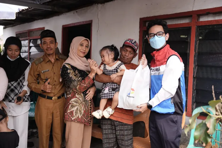 Kilang Plaju Salurkan PMT untuk 55 Balita dan 3 Ibu Hamil di Desa Sungai Rebo Banyuasin