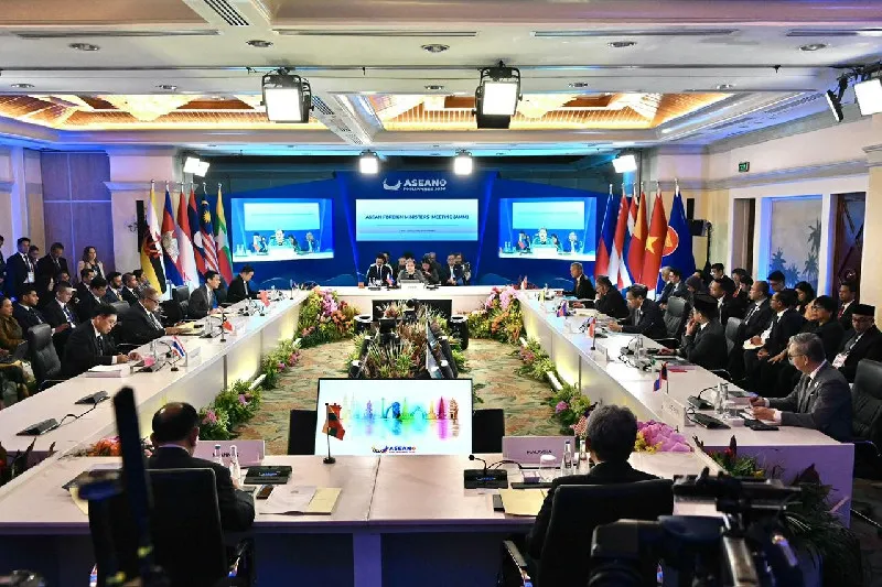 Menlu Sugiono Dorong ASEAN Perkuat Solidaritas Hadapi Dampak Krisis Global