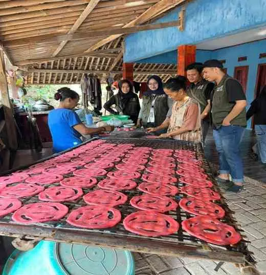Opak Merah, Kuliner Tradisional yang Berpotensi Jadi Produk Unggulan Desa SukaMukti