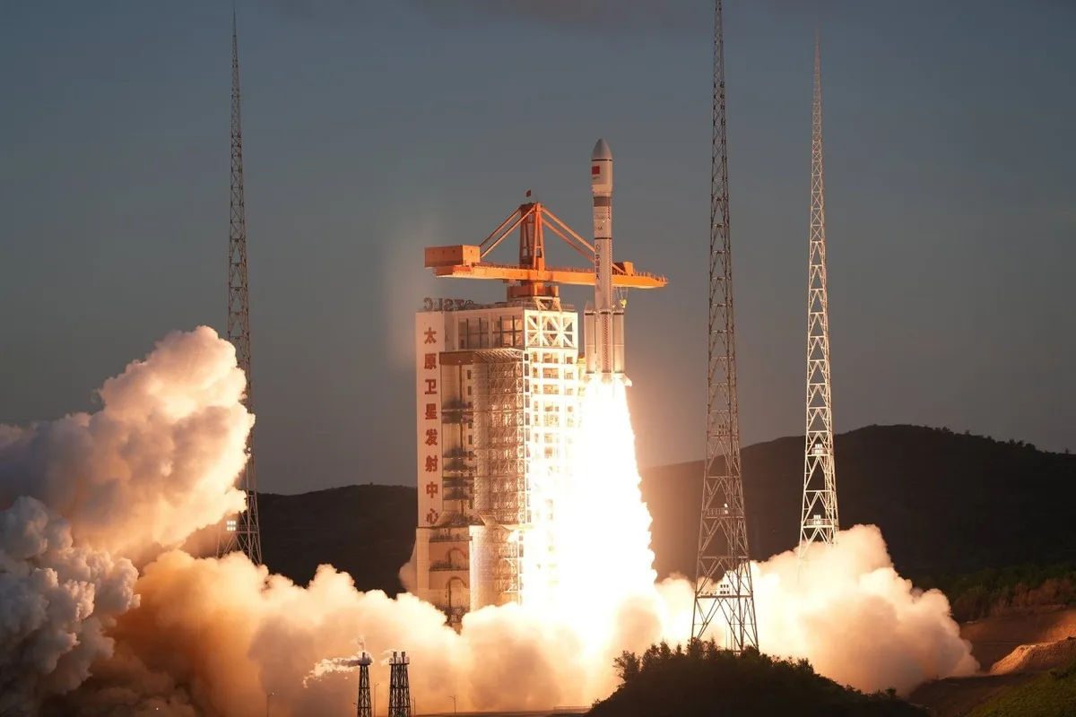 Tiongkok Luncurkan Dua Gelombang Satelit Internet dalam 24 Jam