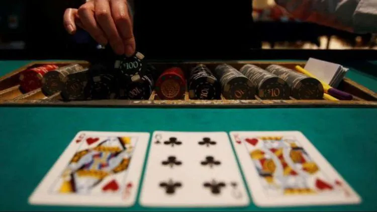 Arena Judi Kasino Jenis Baccarat di Taman Kenten Palembang Digerebek, 10 Orang Jadi Tersangka