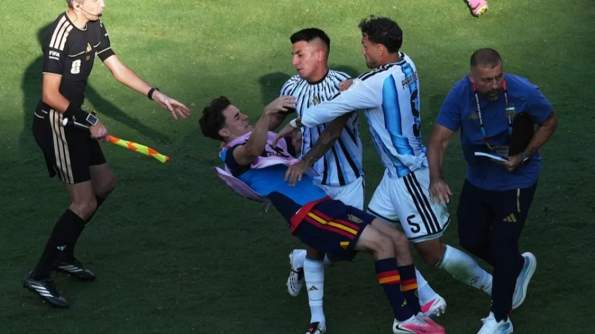 Leandro Paredes Disebut Mengamuk dalam Narasi Viral soal Kartu Merah di Final Piala Dunia 2026