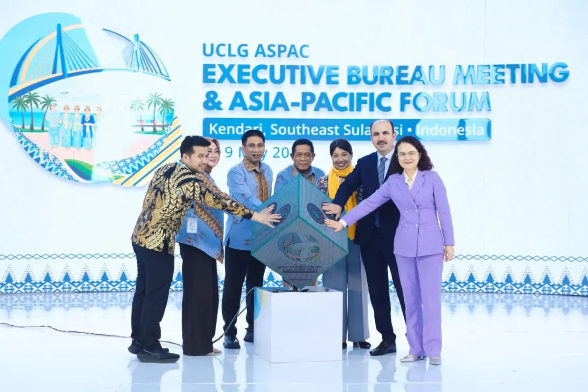 Wagub Jatim Emil Dardak Promosikan Bromo dan Ijen dalam Forum UCLG ASPAC di Kendari