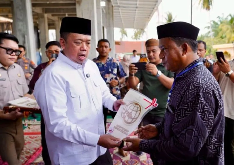 Menteri ATR/BPN Serahkan Sertipikat Tanah Wakaf dan Bantuan MUI untuk Pembangunan Masjid Salman Alfarisi di Aceh Tamiang