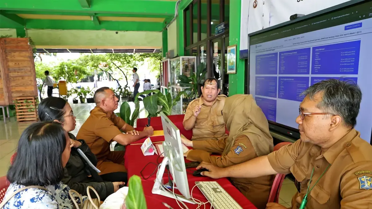 Pemkot Surabaya Gunakan Aplikasi Cek In Warga untuk Verifikasi Domisili Siswa