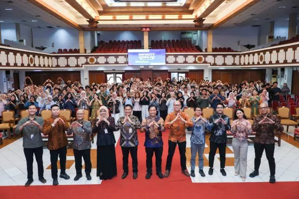 AFTECH Perkuat Literasi Keuangan Digital Mahasiswa Lewat Program Infinity di UNS Solo