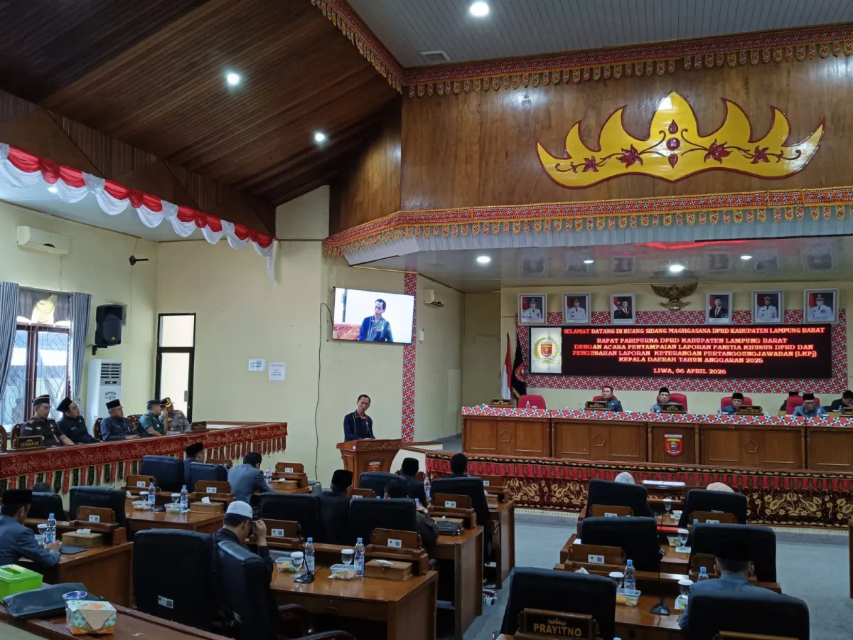 Kepala Kemenag Lampung Barat Hadiri Paripurna DPRD Pengesahan LKPJ 2025