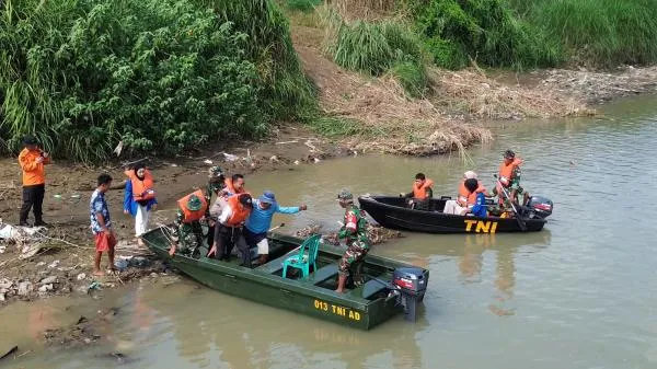 Kodim 0701/Banyumas Gelar Latihan Aplikasi Sistem Blok Penanggulangan Banjir di Rawalo