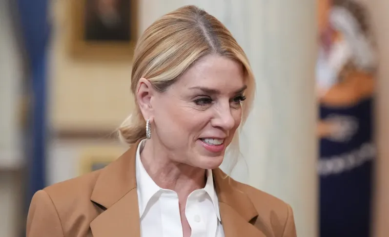 Mantan Jaksa Agung AS Pam Bondi Memberikan Kesaksian dalam Penyelidikan Berkas Epstein