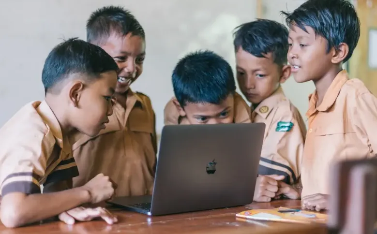 Peran Jaringan Internet Dalam Mendukung Program Asta Cita Pemerintah Prabowo di Sektor Pendidikan Dasar dan Menengah