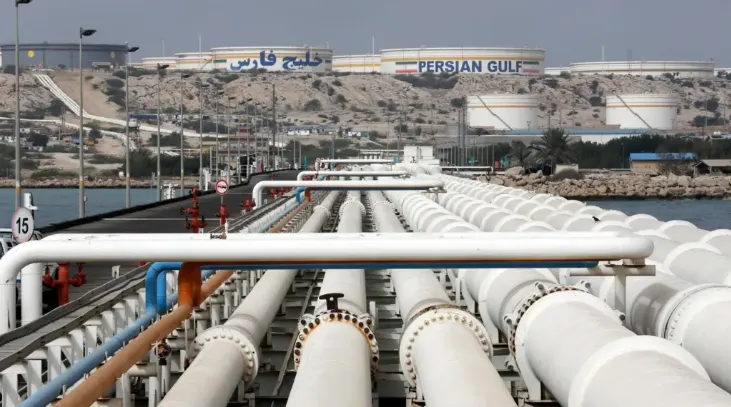 Fasilitas pipa minyak di Pulau Kharg, Iran.