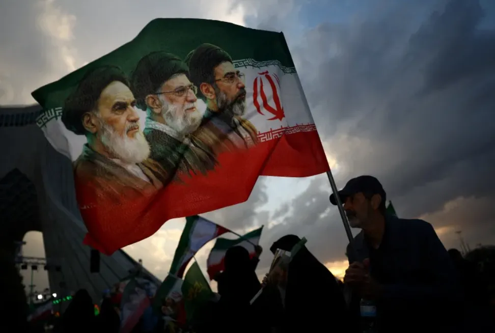 Pasukan pendukung pemerintah Iran.