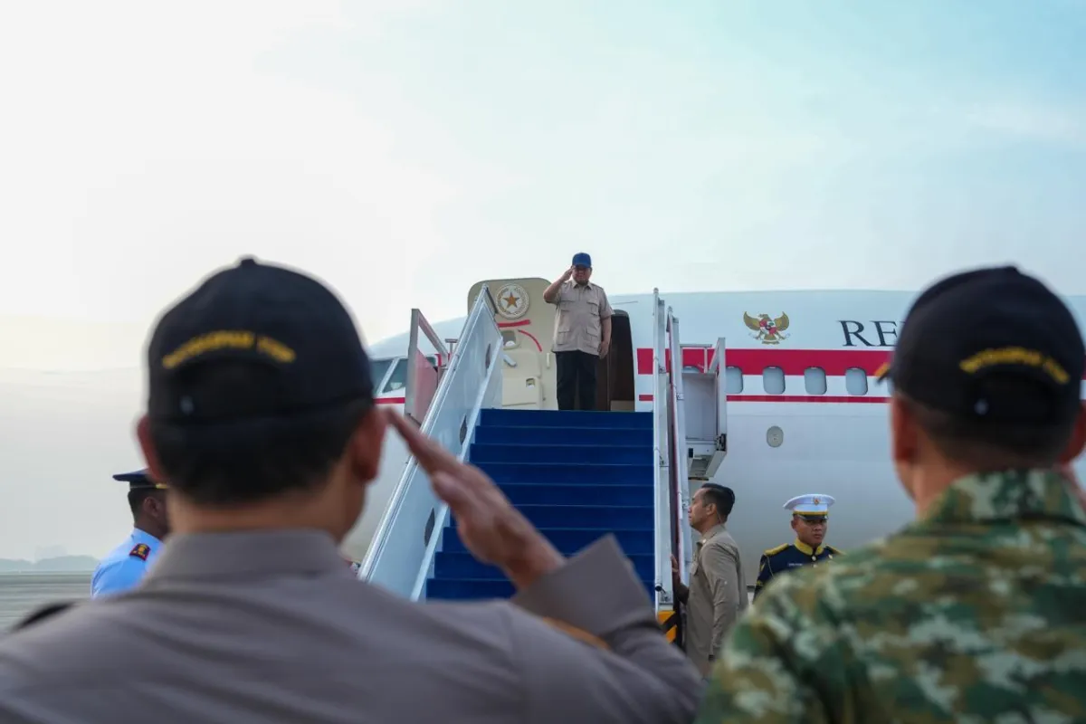 Presiden Prabowo lepas landas menggunakan pesawat kepresidenan dari Pangkalan TNI AU Halim Perdanakusuma, Jakarta, sekitar pukul 06.00 WIB.