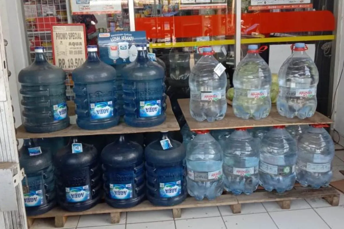 Air minum dalam kemasan.