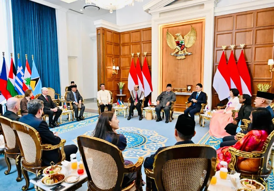 Presiden Prabowo Subianto menerima surat kepercayaan dari delapan duta besar luar biasa dan berkuasa penuh (LBBP).