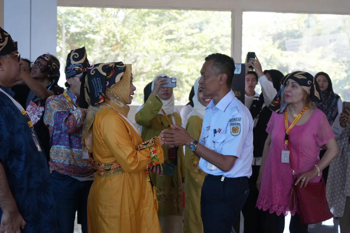 Divre II Sumbar KAI Menyambut Hangat Delegasi 36 Negara di Festival Literasi Minangkabau Internasional 2026