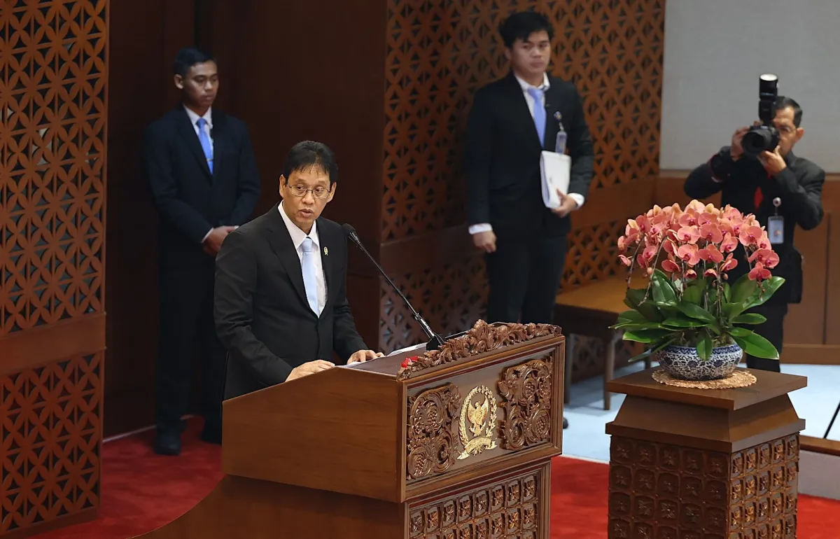 Menteri Keuangan Purbaya Yudhi Sadewa saat menyampaikan pidato tanggapan pemerintah atas pandangan fraksi-fraksi DPR RI terhadap KEM-PPKF Tahun 2027 pada Rapat Paripurna DPR RI di Senayan, Jakarta, Selasa (9/6/2026). Foto : Arief/Andri