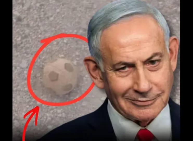 PM Israel Netanyahu dan bom yang disamarkan sebagai bola (mainan anak).