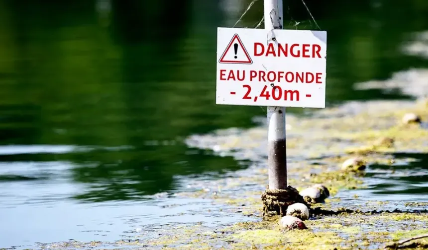 Banyak orang di Prancis mencoba mendinginkan diri di sungai dan kanal tanpa mempertimbangkan risikonya.