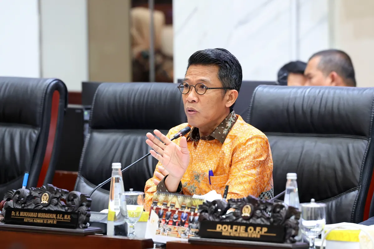 Ketua Komisi XI DPR RI Misbakhun saat memimpin Raker bersama Menteri Keuangan, Menteri PPN/Kepala Bappenas, Gubernur BI, dan Ketua Dewan Komisioner OJK terkait pembahasan KEM-PPKF Tahun 2027, di Gedung DPR RI, Jakarta, Rabu (10/6/2026). Foto : Mario/Anndr