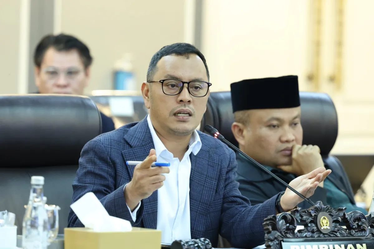 Ketua Komisi XIII DPR RI Willy Aditya dalam agenda Rapat Kerja Komisi XIII DPR RI bersama Kementerian Hukum terkait Pembahasan RKA-K/L serta RKP Kementerian Hukum Tahun 2027 di Gedung DPR RI, Senayan, Jakarta, Rabu (10/6/2026).. Foto : Runi/Andri