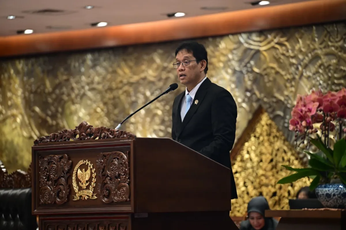 Menteri Keuangan Purbaya Yudhi Sadewa saat menyampaikan pidato tanggapan pemerintah atas pandangan fraksi-fraksi DPR RI terhadap KEM-PPKF Tahun 2027 pada Rapat Paripurna DPR RI di Senayan, Jakarta, Selasa (9/6/2026). Foto :Azka/Andri