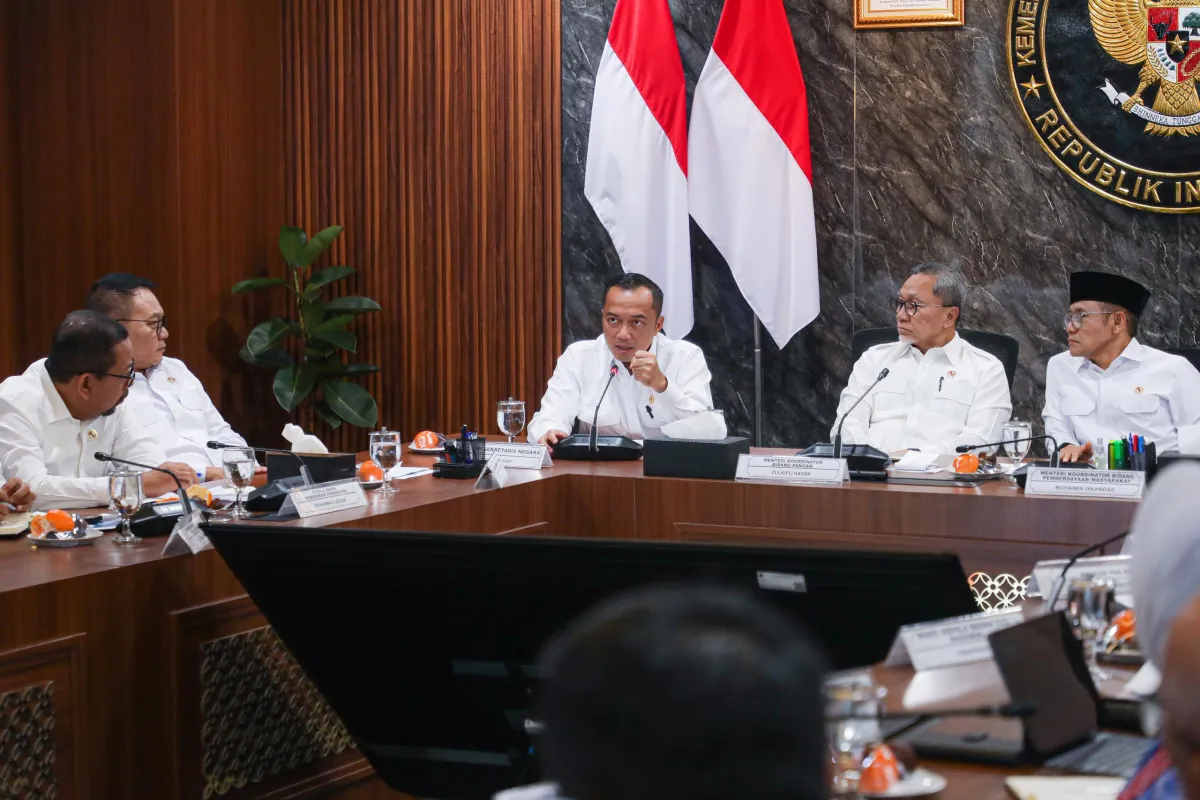 Rapat koordinasi mengenai evaluasi program Makan Bergizi Gratis, dipimpin oleh Menteri Koordinator (Menko) Bidang Pangan Zulkifli Hasan.