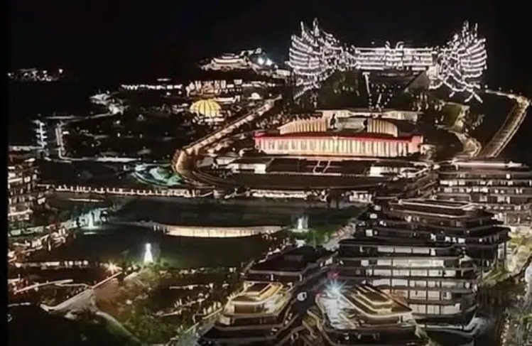 Ibu Kota Nusantara (IKN) berdiri megah di keheningan malam.