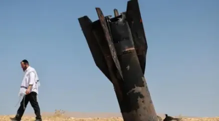 Selongsong rudal Iran yang jatuh di wilayah pendudukan Zionis Israel.