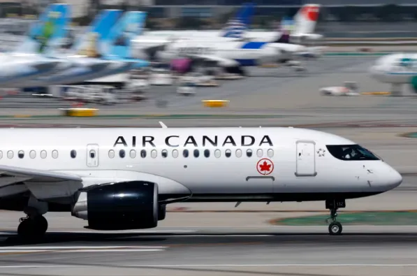 Maskapai penerbangan Air Canada.