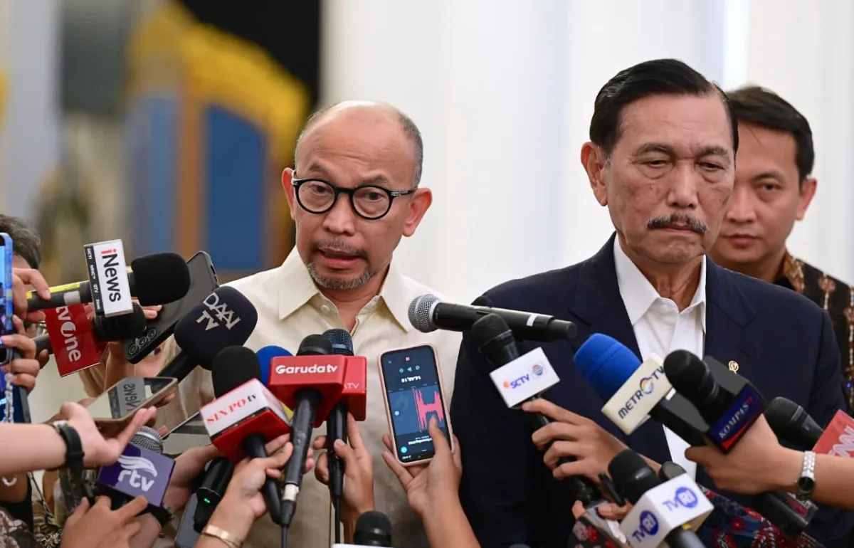 Anggota DEN, Chatib Basri, menjelaskan risiko kenaikan harga akibat pelemahan rupiah.