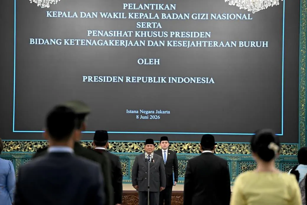 Presiden Prabowo Subianto melantik Nanik S. Deyang sebagai Kepala Badan Gizi Nasional.