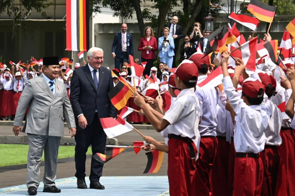 Presiden Prabowo Subianto menyambut kedatangan Presiden Republik Federal Jerman Frank-Walter Steinmeier.