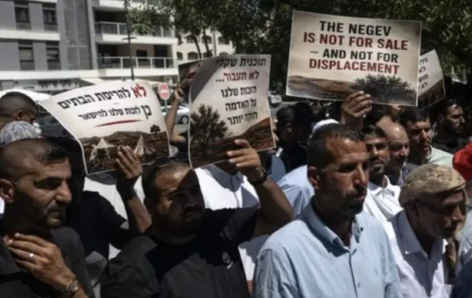 Protes warga Palestina atas pembongkaran rumah mereka oleh rezim Zionis Israel.