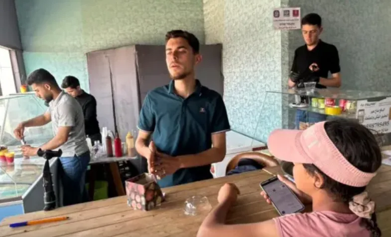 Sebuah Kedai Es Krim Bertahan dari Genosida Gaza dan Memberi Harapan Kepada Tujuh Mahasiswa