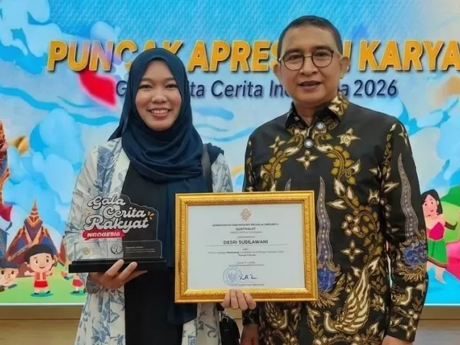 Desri Susilawani bersama Menteri Kebudayaan RI Fadli Zon. (Foto: Istimewa)