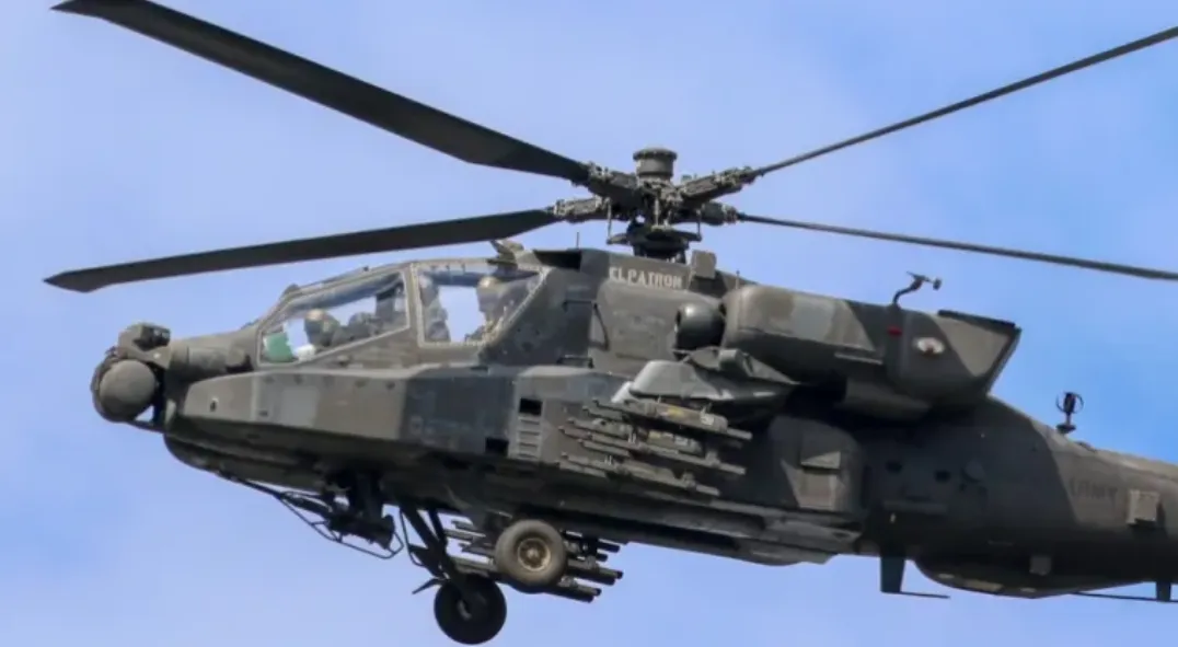 Contoh helikopter tempur Apache milik AS.