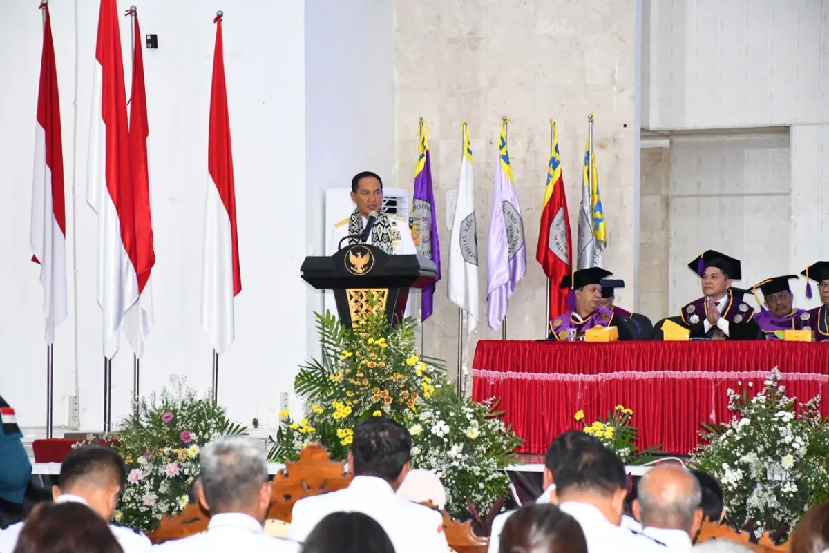 Acara penganugerahan Doktor Kehormatan (DR HC) kepada Laksamana Madya (Laksdya) TNI Erwin S. Aldedharma di Unsrat, Manado.