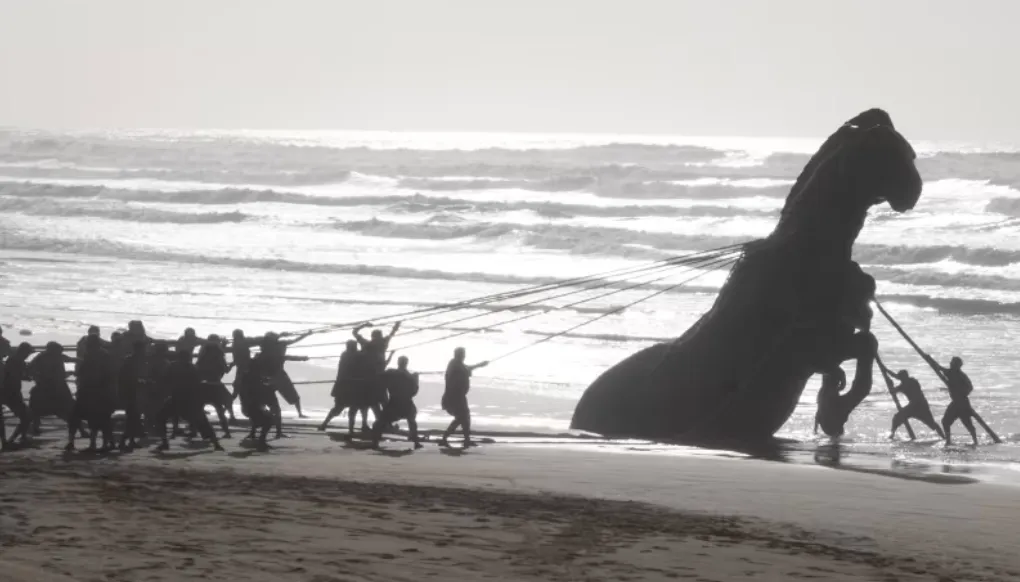 Pendekatan Christopher Nolan terhadap "The Odyssey" membalikkan alur cerita dan membawa penonton ke dalam kondisi berat kuda Troya.