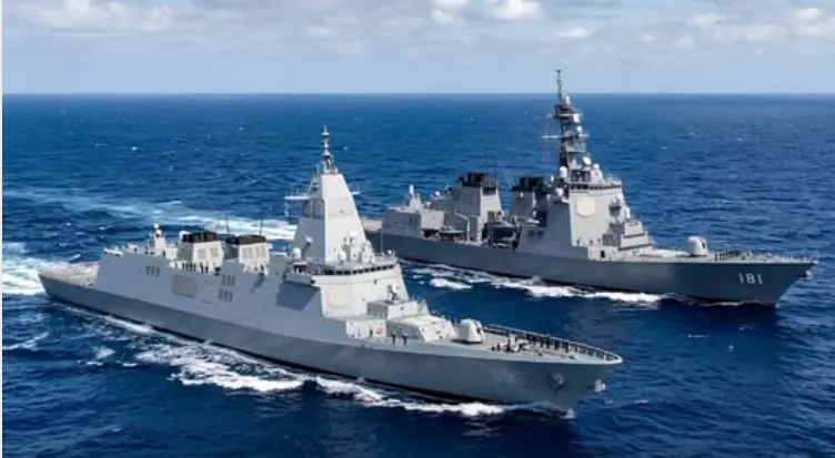Kapal ASEV Jepang dan KDDX Korea Selatan berlayar berdampingan.