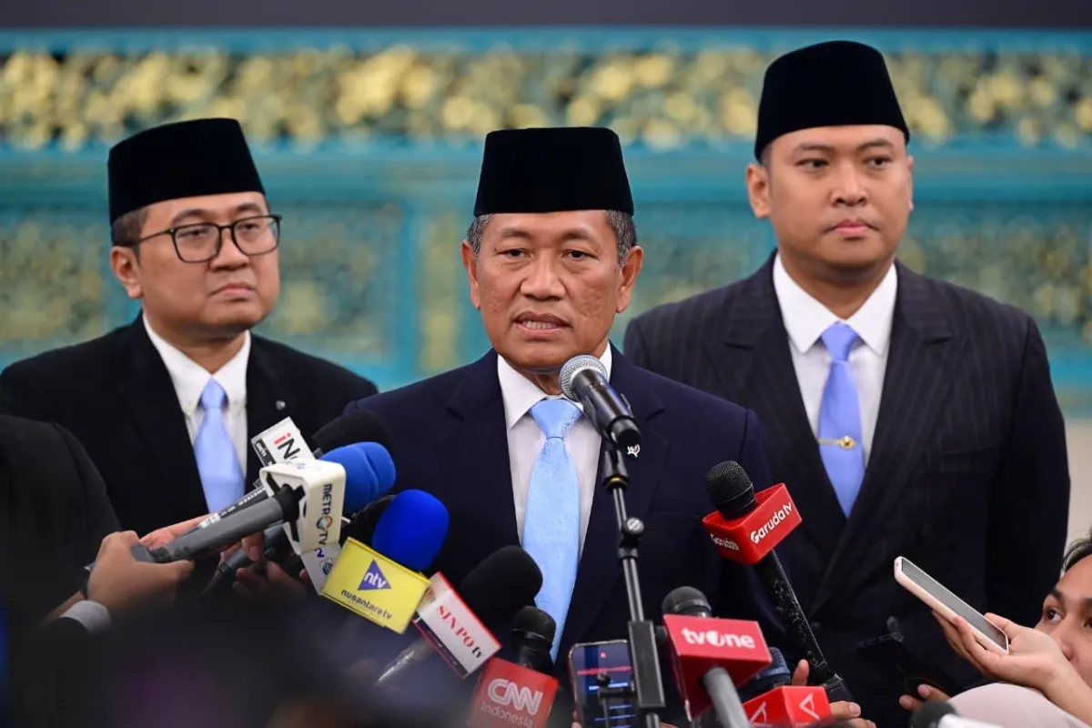 Donny Ermawan dan Yos Sunitiyoso sebagai Gubernur dan Wakil Gubernur Universitas Republik Indonesia (URI).