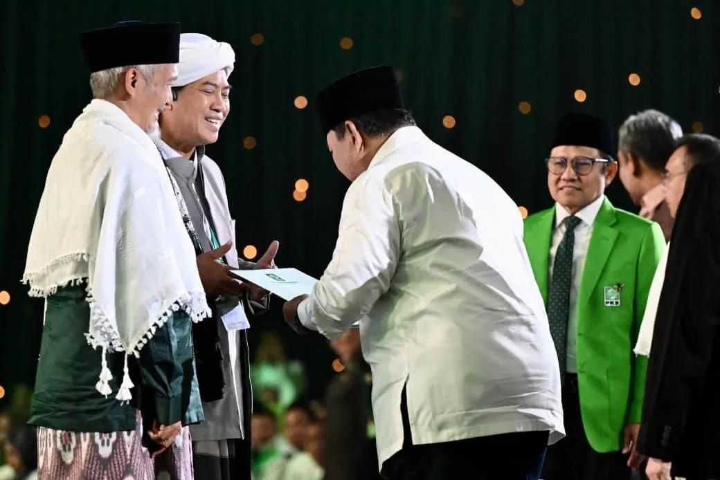 Presiden Prabowo menerima ijtima ulama di acara Hari Lahir PKB.